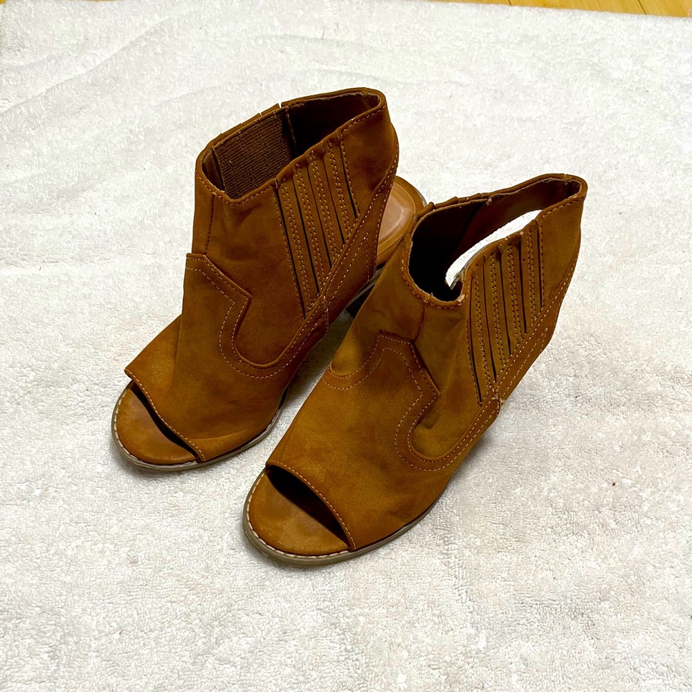 Maurice’s heels